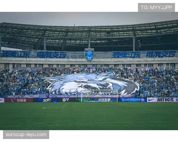 上海海港2-1逆转南通支云，球迷高喊哈维尔下课！张敏回应：尊重发声权利