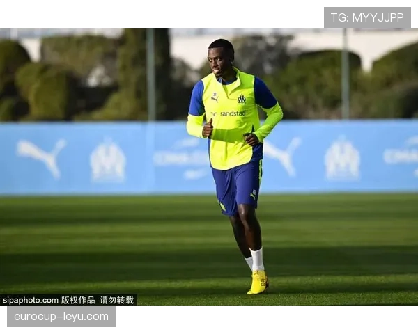 马德里工人区球队新赛季备战火热，新星闪耀引球迷热盼