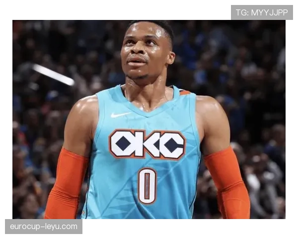 威斯布鲁克突破回合转向挡拆，较巅峰效率明显下滑